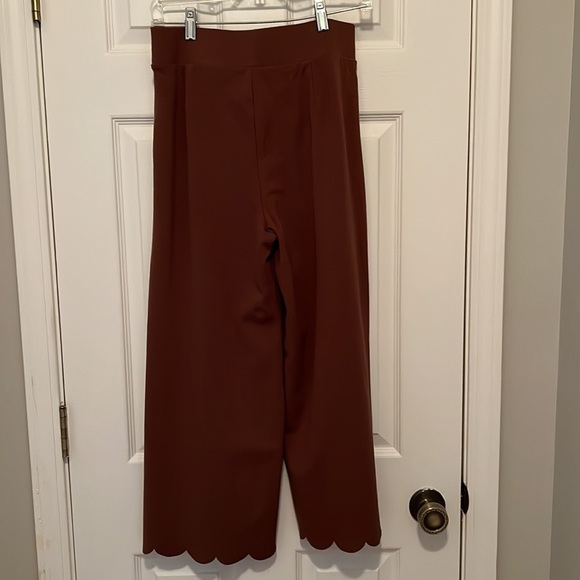 Zenana Outfitters Scalloped Bottom pants - Size Large - Picture 2 of 3